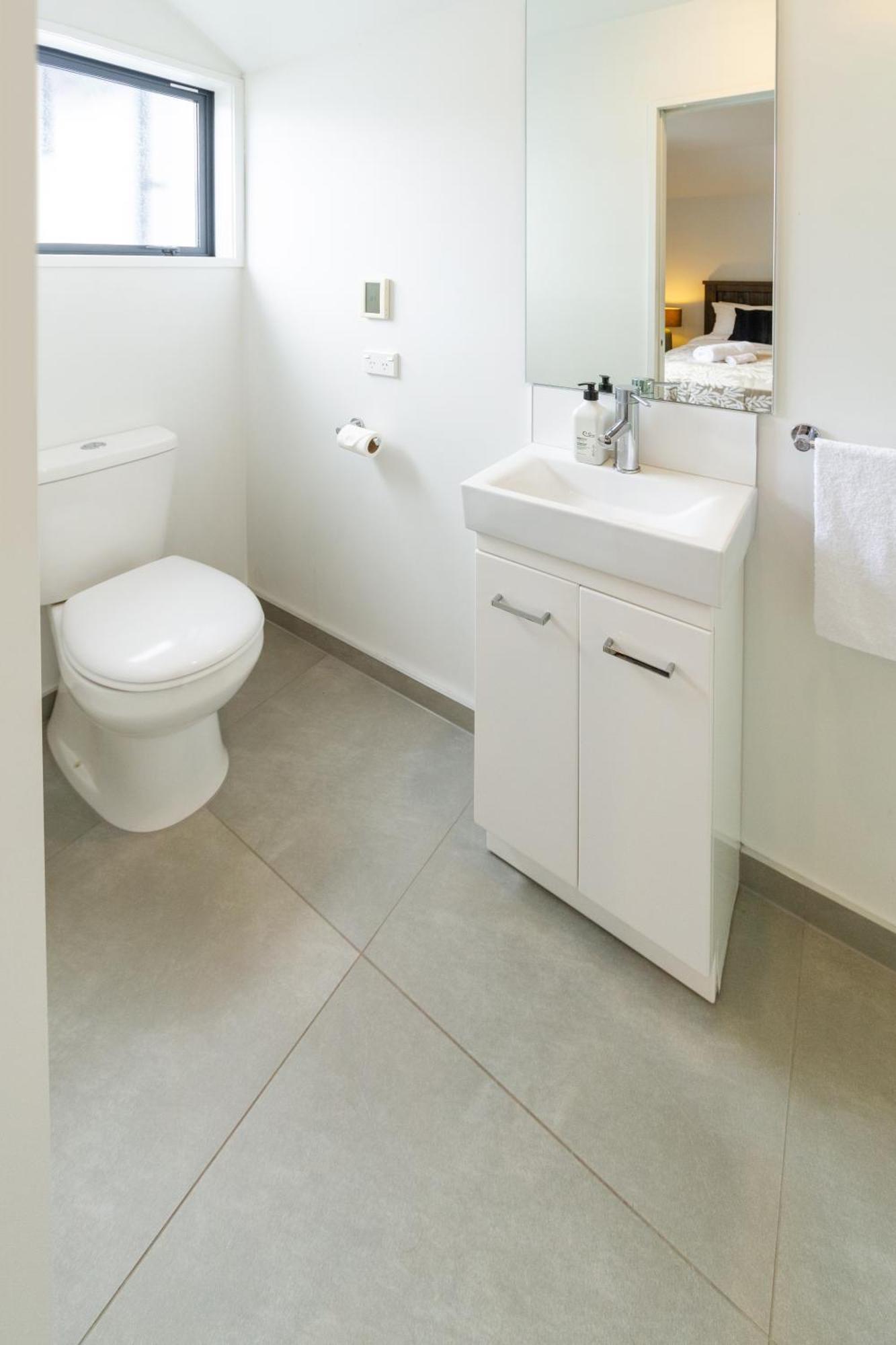 Central City Comfort: 2 Bedroom Gem W/free Carpark Apartment