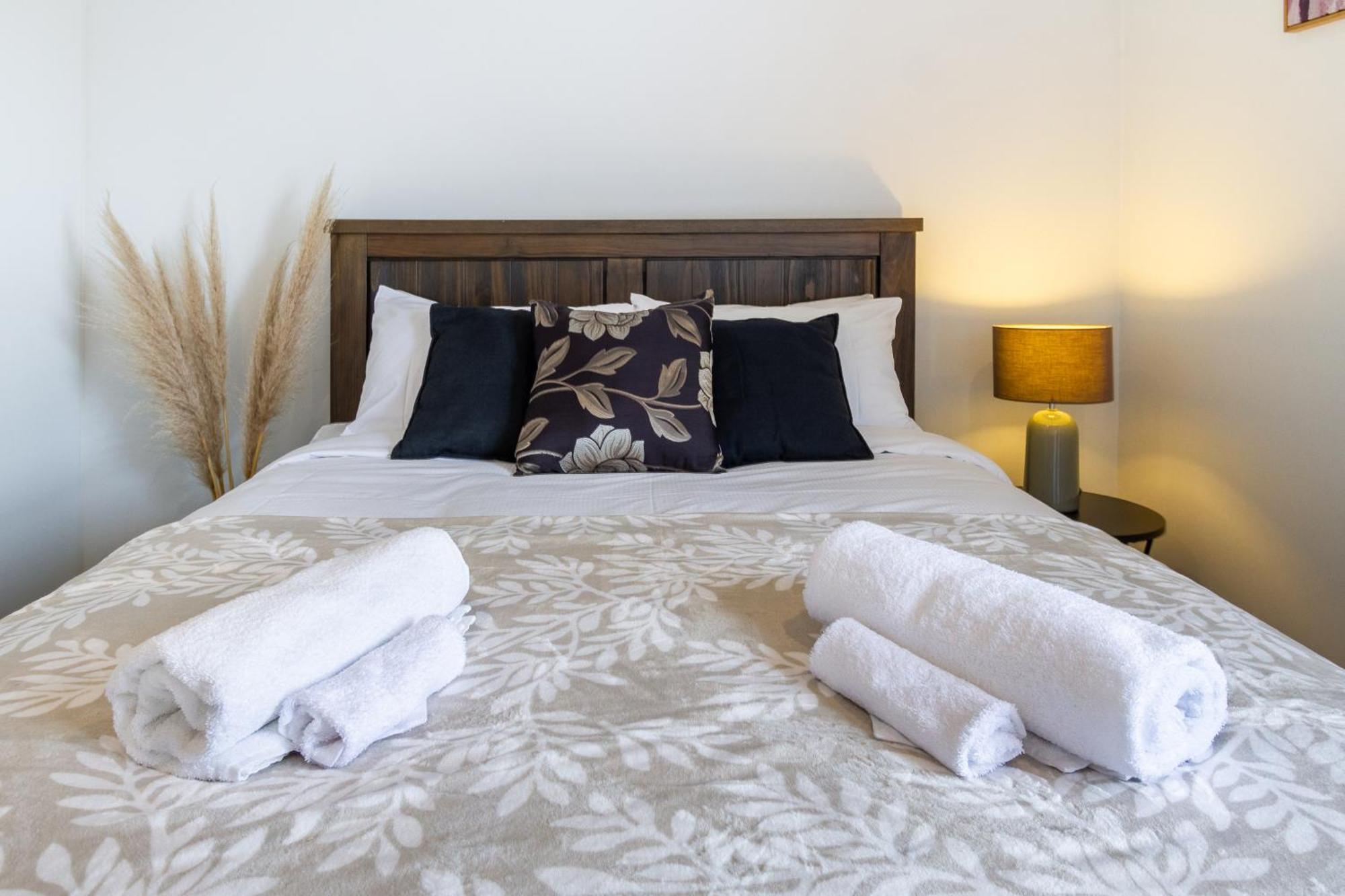 Central City Comfort: 2 Bedroom Gem W/free Carpark Christchurch