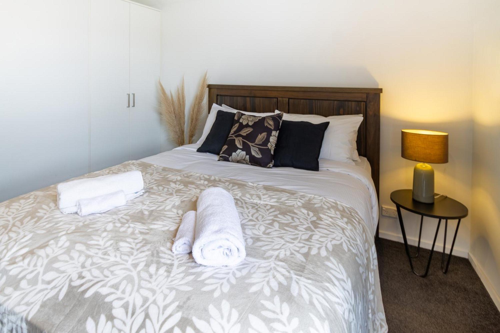 Central City Comfort: 2 Bedroom Gem W/free Carpark Christchurch