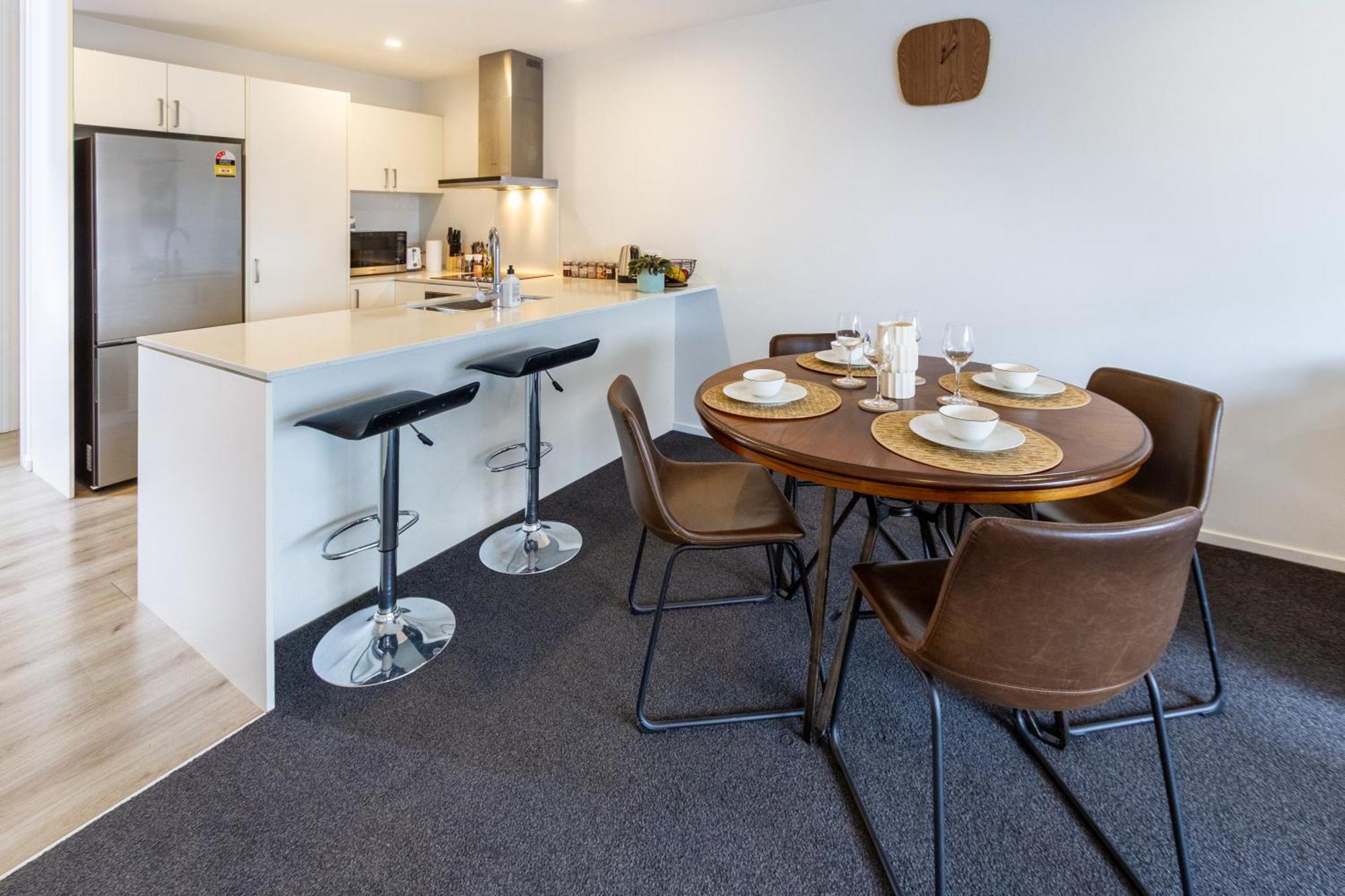Apartment Central City Comfort: 2 Bedroom Gem W/free Carpark