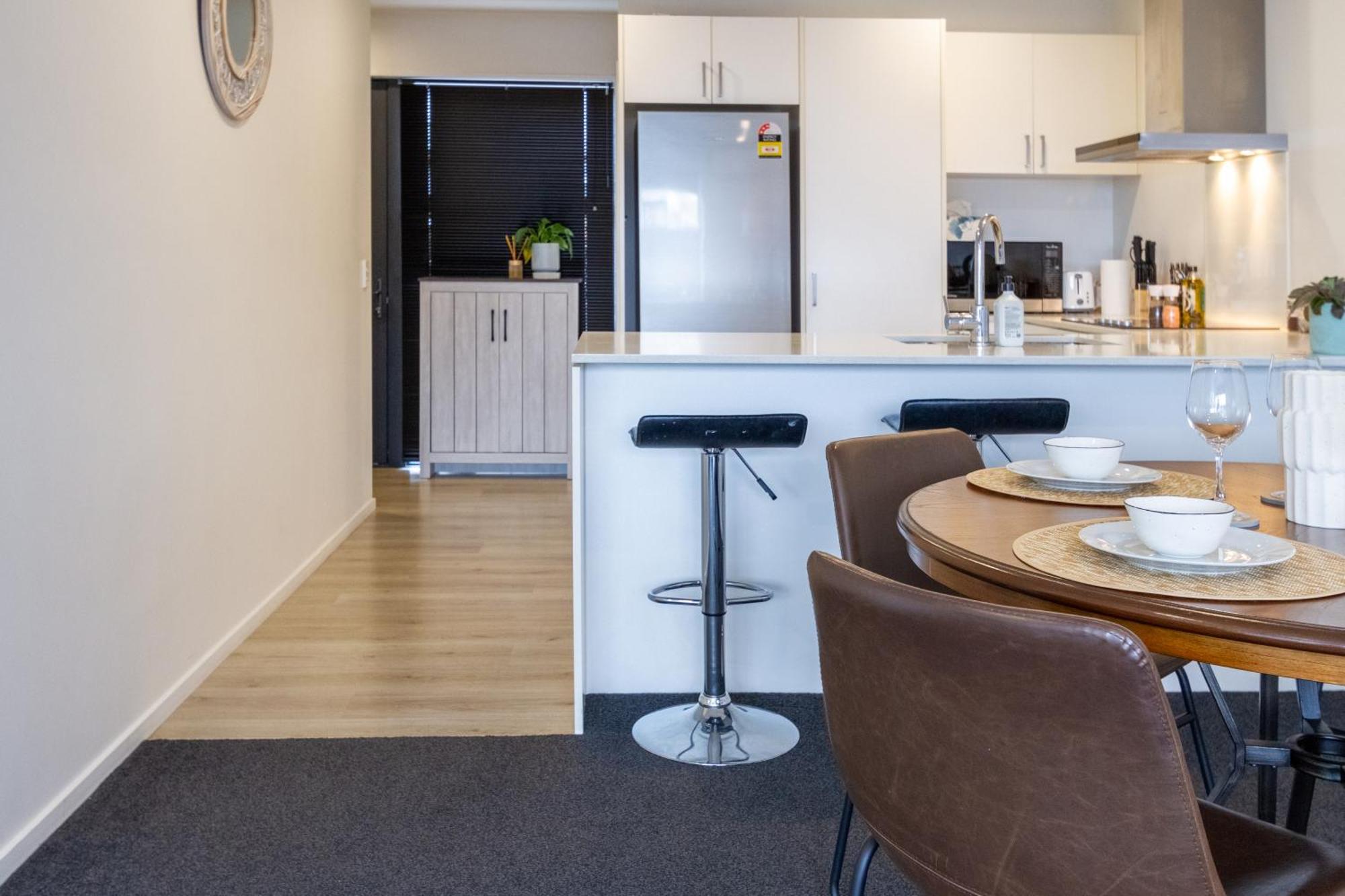 Central City Comfort: 2 Bedroom Gem W/free Carpark Apartment *