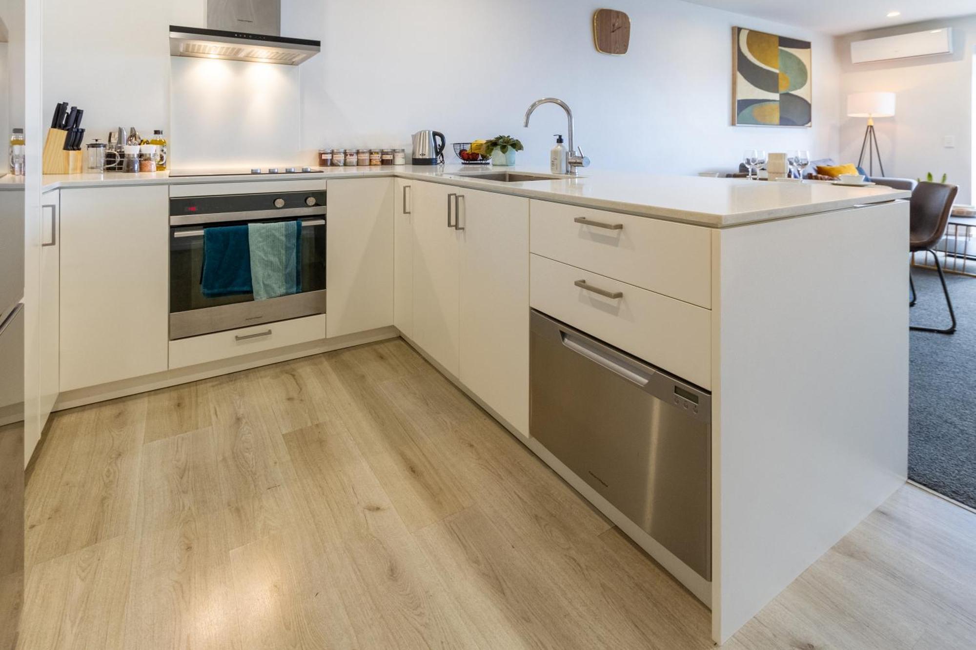 Central City Comfort: 2 Bedroom Gem W/free Carpark Christchurch